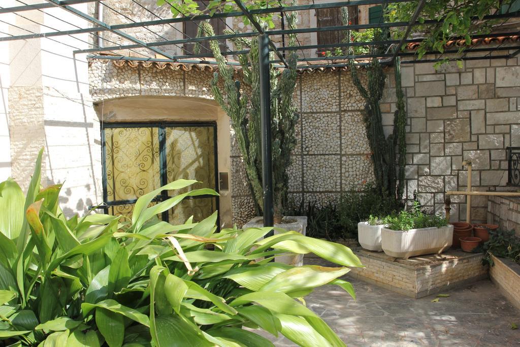 Apartment House Vitaic Supetar Bagian luar foto
