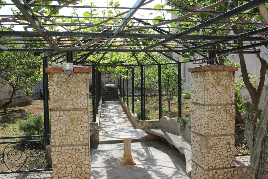 Apartment House Vitaic Supetar Ruang foto