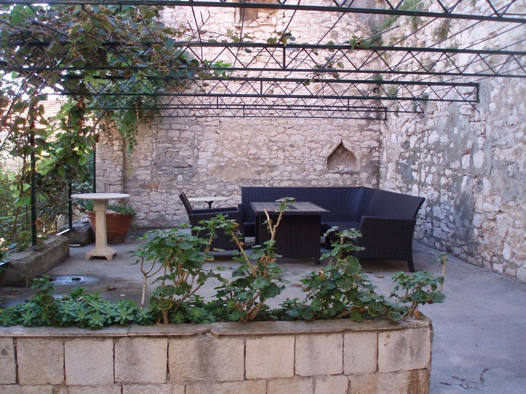 Apartment House Vitaic Supetar Bagian luar foto