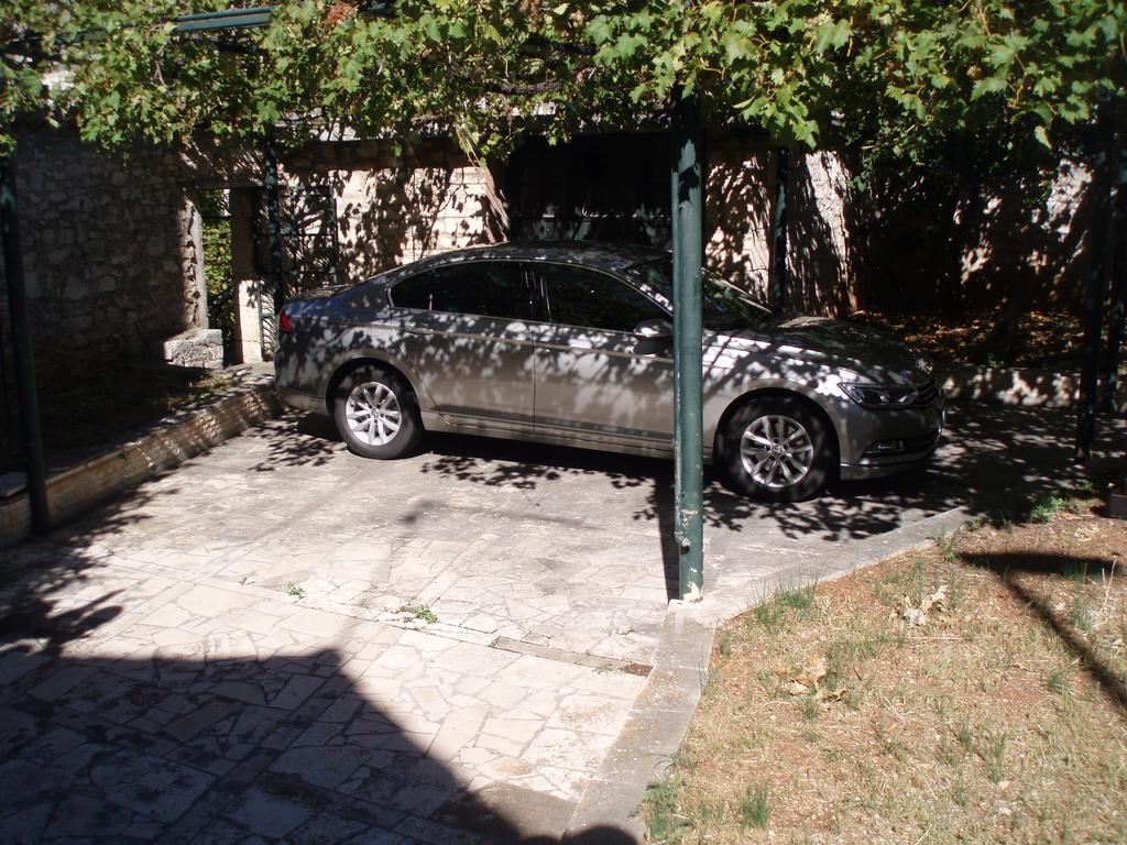 Apartment House Vitaic Supetar Bagian luar foto